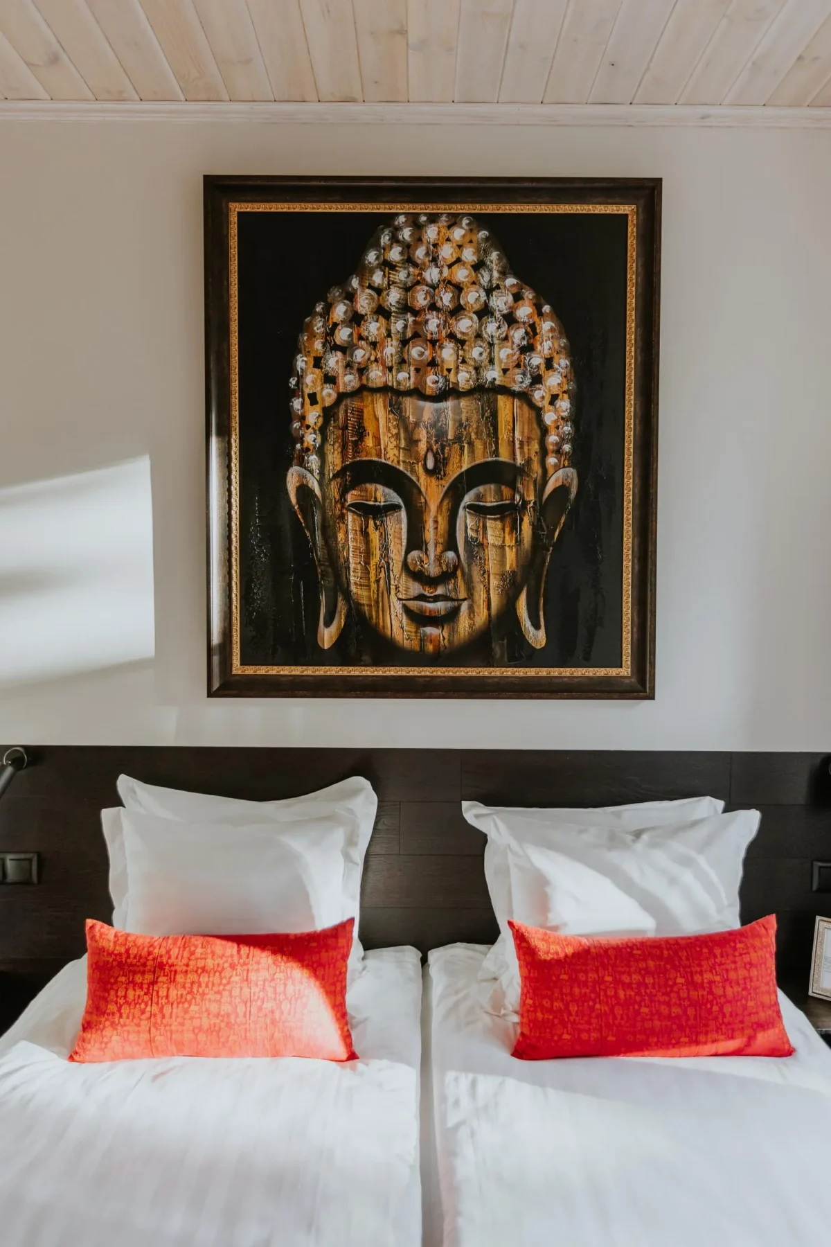 OHH tuba Bali majutus Haapsalus otsevaates voodi