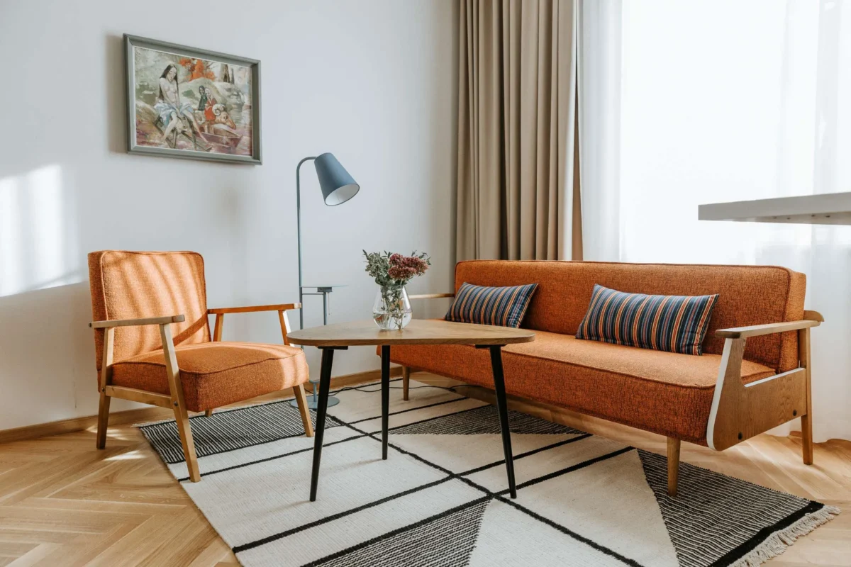 OHH tuba Eesti majutus Haapsalus kööginurk ja Eesti kunst seinal