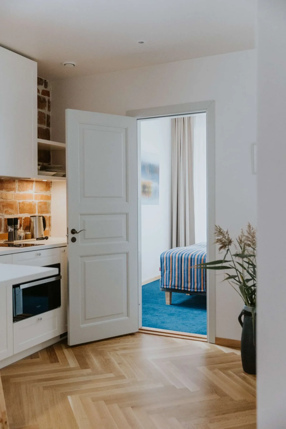 OHH tuba Eesti majutus Haapsalus kööginurk ja magamistuba