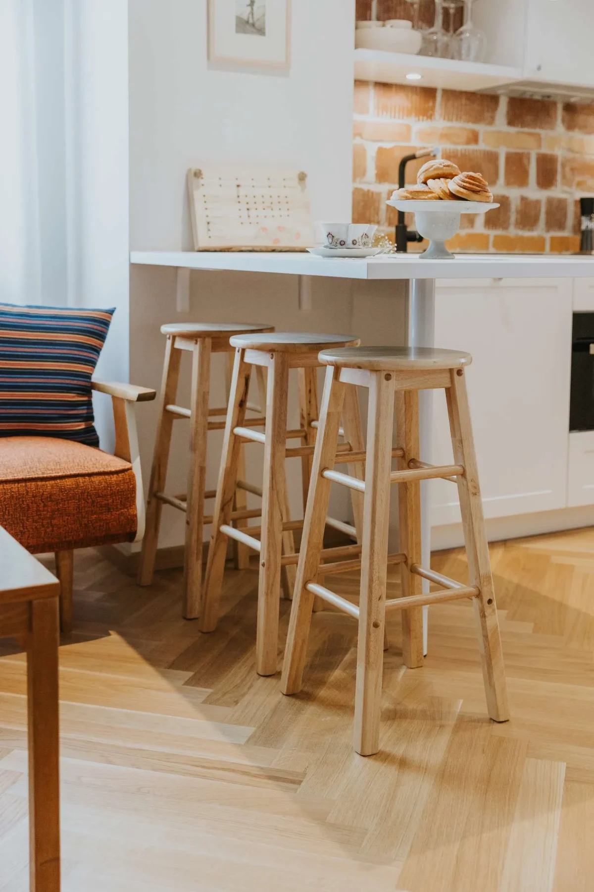 OHH tuba Eesti majutus Haapsalus kööginurk ja toolid