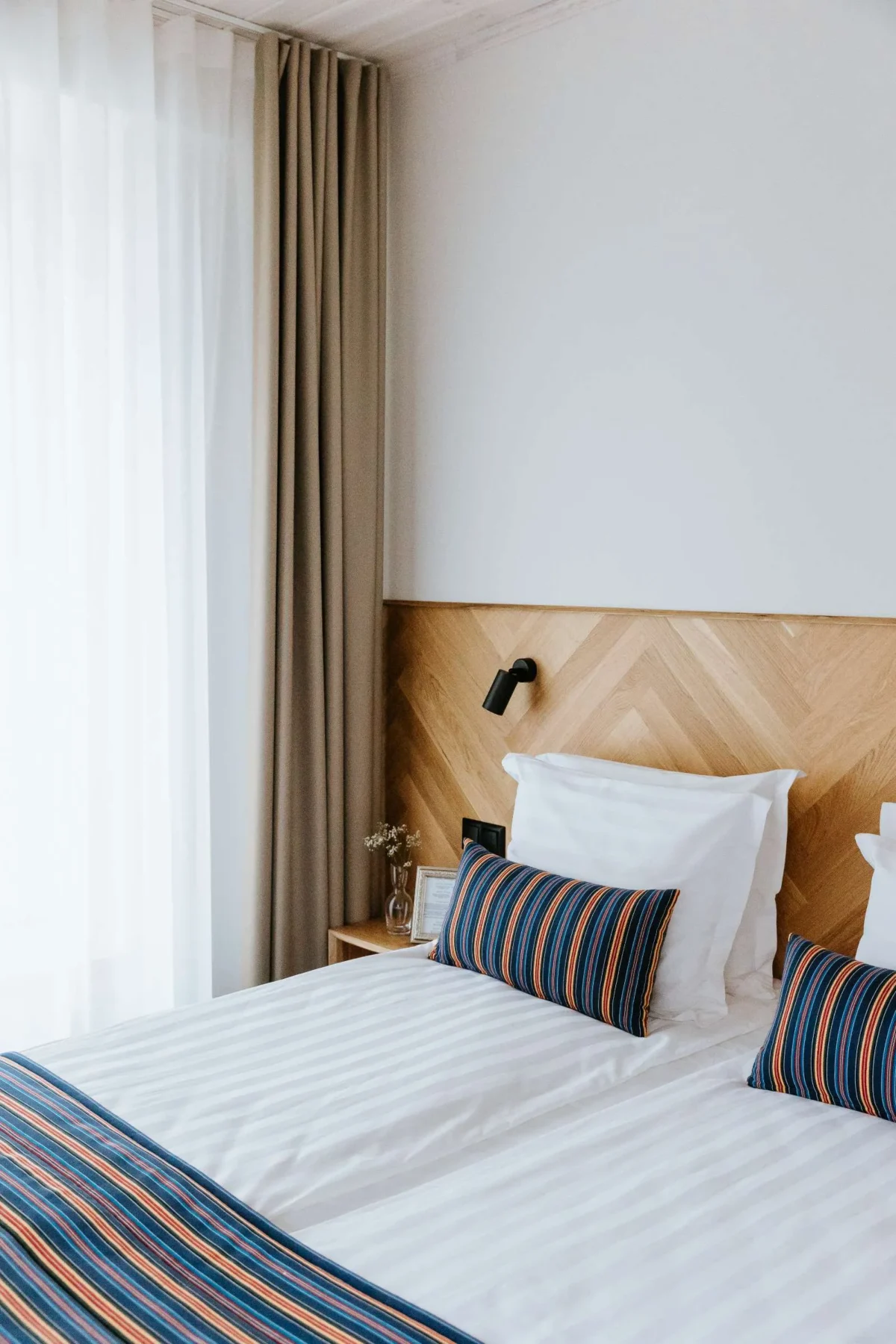 OHH tuba Eesti majutus Haapsalus magamistuba ja aken