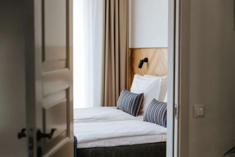 OHH tuba Eesti majutus Haapsalus magamistuba ja voodi