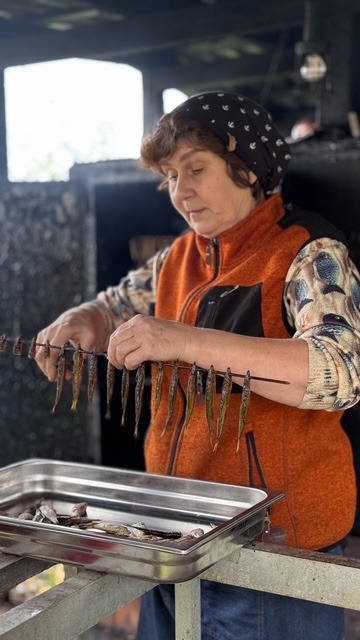 Tiina of Tihemetsa: making sprats by hand
