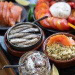 old hapsal hotel hommikusöögilaud kalatooted