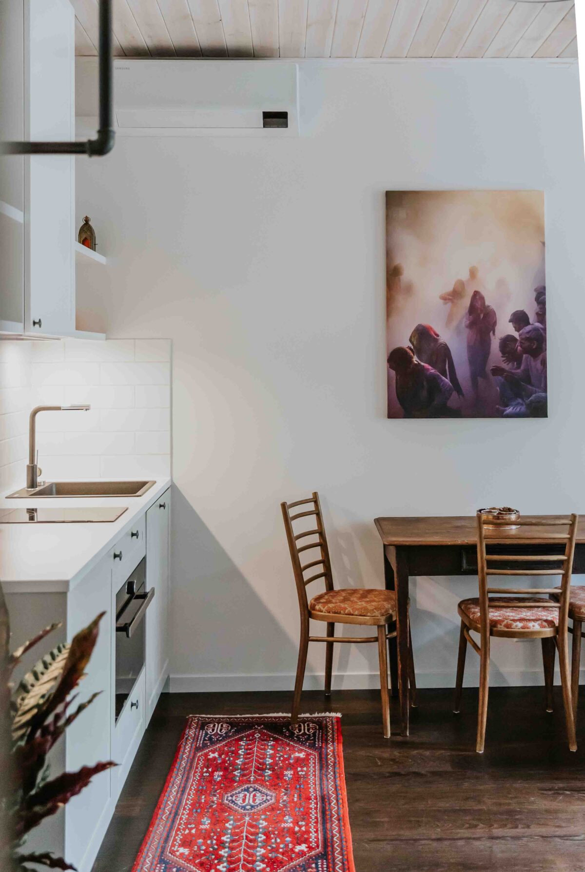 OHH tuba India majutus Haapsalus köök ja laud