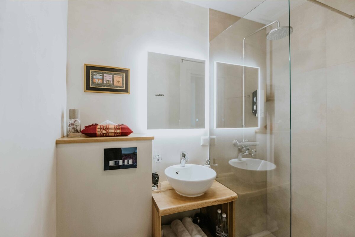 OHH tuba India majutus Haapsalus, pesuruum dušš