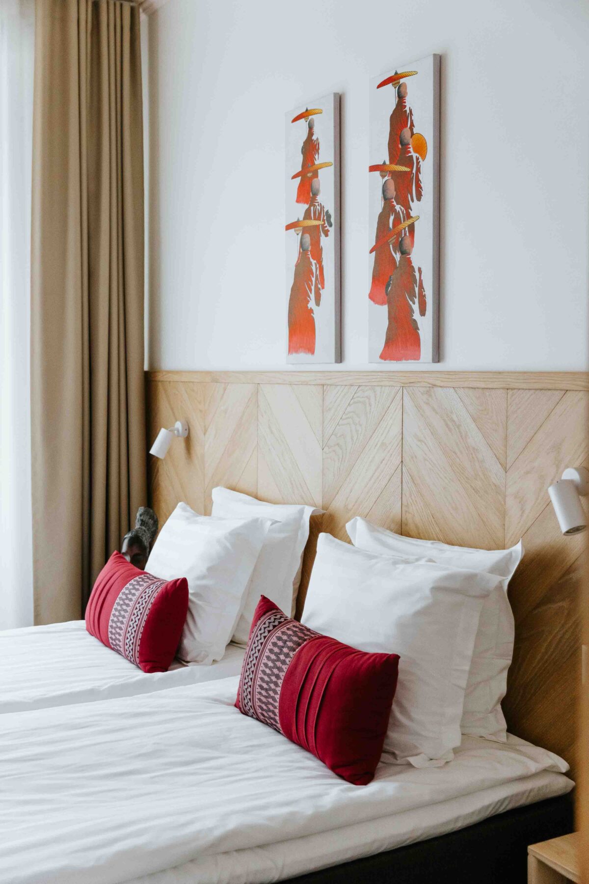 OHH tuba Myanmar majutsu Haapsalus voodi ja seinamaalid